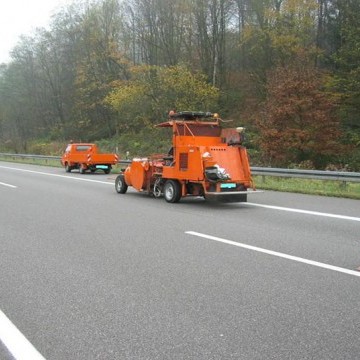 Нанесение разметки на автостраду Нанесение разметки на автостраду